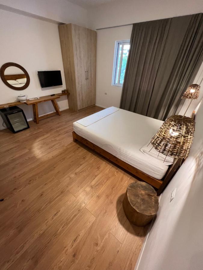 Kanes Bohemian Boutique Hotel Sarande Bagian luar foto
