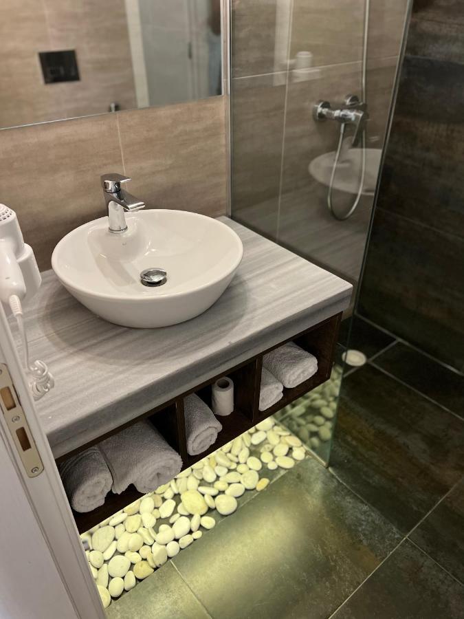 Kanes Bohemian Boutique Hotel Sarande Bagian luar foto